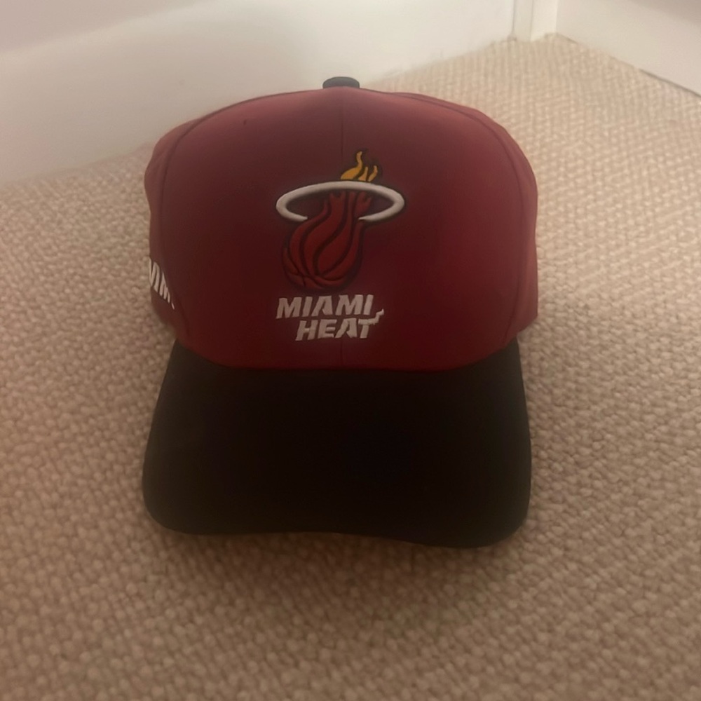 Mitchell and ness Miami heat snapback